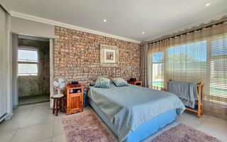 5 Bedroom House For Sale in Meersig