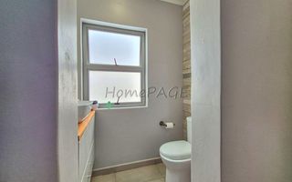 5 Bedroom House For Sale in Meersig