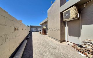5 Bedroom House For Sale in Meersig