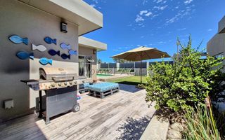 5 Bedroom House For Sale in Meersig