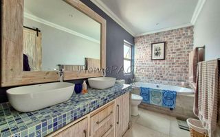 5 Bedroom House For Sale in Meersig