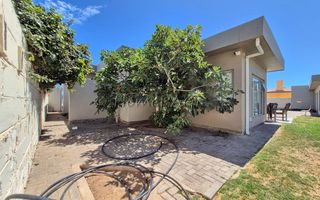 5 Bedroom House For Sale in Meersig