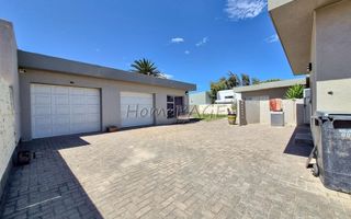 5 Bedroom House For Sale in Meersig