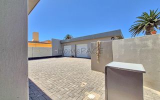 5 Bedroom House For Sale in Meersig