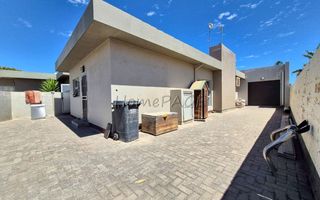 5 Bedroom House For Sale in Meersig