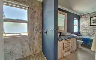 5 Bedroom House For Sale in Meersig