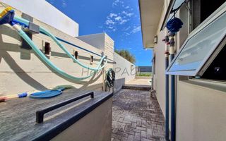 5 Bedroom House For Sale in Meersig