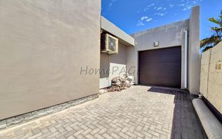 5 Bedroom House For Sale in Meersig
