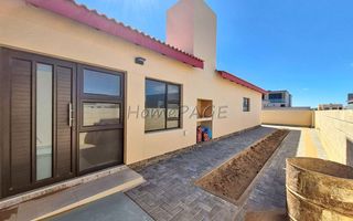 3 Bedroom House For Sale in Meersig