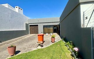 2 Bedroom Apartment/Penthouse To Rent in Ocean View, Swakopm...