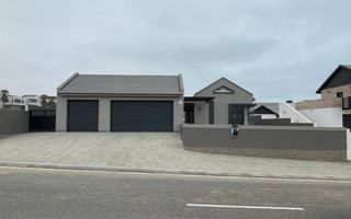 3 Bedroom House For Sale in Mile 4, Swakopmund