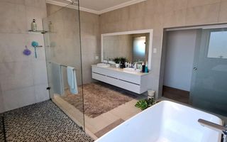 5 Bedroom House For Sale in Meersig