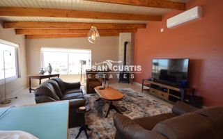 8 Bedroom House For Sale in Mile 4 Extension 1, Swakopmund