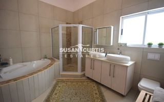 8 Bedroom House For Sale in Mile 4 Extension 1, Swakopmund