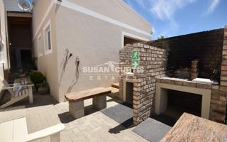 8 Bedroom House For Sale in Mile 4 Extension 1, Swakopmund