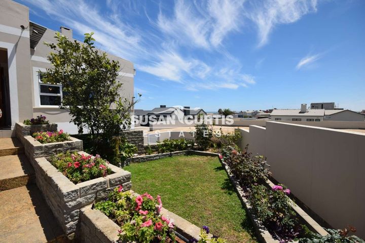 8 Bedroom House For Sale in Mile 4 Extension 1, Swakopmund