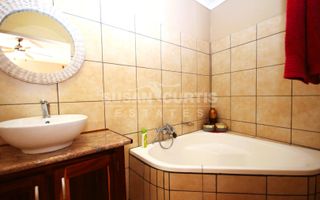 4 Bedroom House To Rent in Long Beach