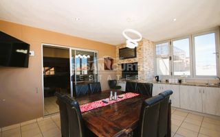 4 Bedroom House To Rent in Long Beach