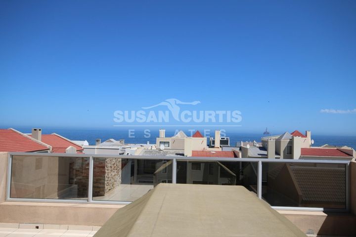 4 Bedroom House To Rent in Long Beach