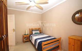 4 Bedroom House To Rent in Long Beach