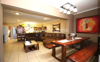 4 Bedroom House To Rent in Long Beach