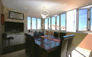 4 Bedroom House To Rent in Long Beach