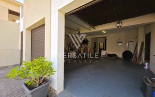 4 Bedroom House For Sale in Long Beach