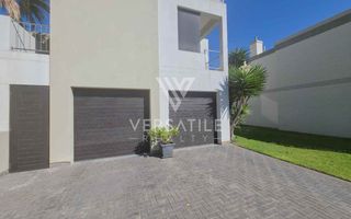 4 Bedroom House For Sale in Long Beach