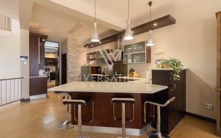 4 Bedroom House For Sale in Long Beach