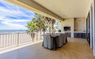 4 Bedroom House For Sale in Long Beach