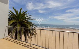 4 Bedroom House For Sale in Long Beach