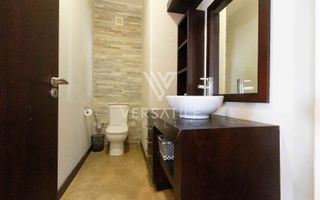 4 Bedroom House For Sale in Long Beach