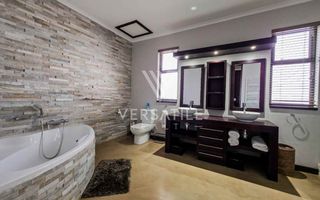 4 Bedroom House For Sale in Long Beach