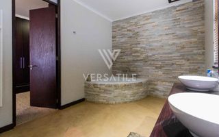 4 Bedroom House For Sale in Long Beach