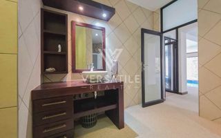 4 Bedroom House For Sale in Long Beach