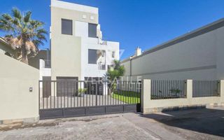 4 Bedroom House For Sale in Long Beach