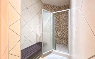 4 Bedroom House For Sale in Long Beach