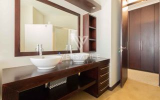 4 Bedroom House For Sale in Long Beach