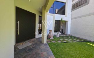 4 Bedroom House For Sale in Long Beach