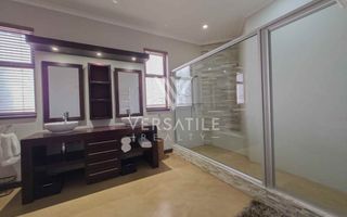 4 Bedroom House For Sale in Long Beach