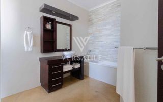 4 Bedroom House For Sale in Long Beach