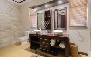 4 Bedroom House For Sale in Long Beach