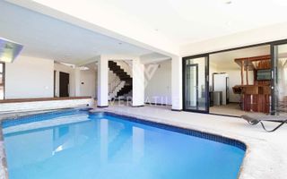 4 Bedroom House For Sale in Long Beach