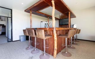 4 Bedroom House For Sale in Long Beach