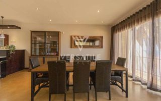 4 Bedroom House For Sale in Long Beach