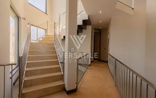 4 Bedroom House For Sale in Long Beach