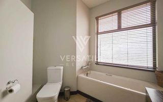 4 Bedroom House For Sale in Long Beach