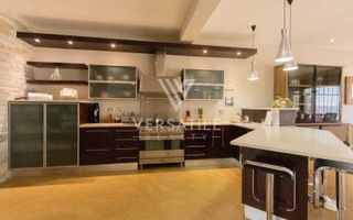 4 Bedroom House For Sale in Long Beach