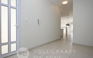 3 Bedroom Apartment/Penthouse To Rent in Swakopmund Central,...