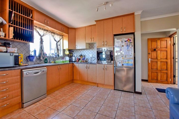 3 Bedroom Apartment/Penthouse For Sale in Swakopmund Central, Swakopmund